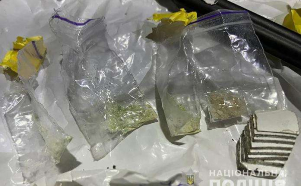 У Чернівцях закладчику наркотиків суд обрав запобіжний захід