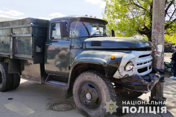 В Умани мужчина протаранил пятнадцать автомобилей. Появилось видео