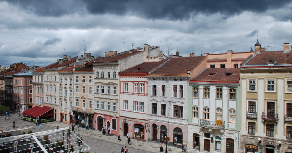 Львів’ян і мешканців області попереджають про грози упродовж дня
