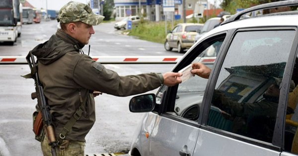 Керівник ІТ-компанії спробував перетнути кордон на Львівщині з підробленими документами