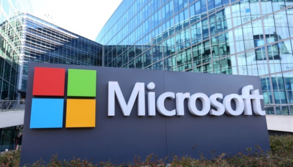Microsoft представив для бізнесу два ноутбуки з клавішою для ШІ-помічника