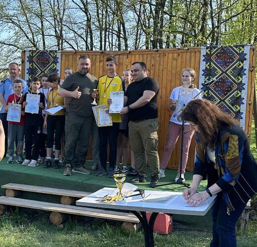 Вітаємо учнів Сокирянського ліцею із перемогою у ІІІ (районному) етапі змагань зі спортивного орієнтування проекту “Пліч-о-пліч Всеукраїнські шкільні ліги”