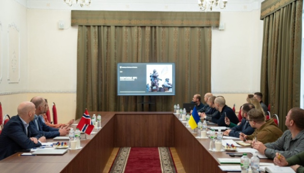 Засоби індивідуального захисту для ЗСУ: Міноборони обговорило постачання з норвезькою компанією