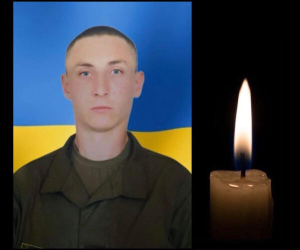 На Буковині прощаються з військовим, який загинув на війні