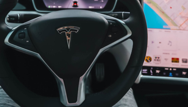 Продажі Tesla знизилися вперше за чотири роки