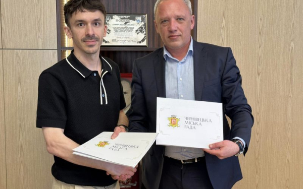 Створять мобільний додаток. У міськраді Чернівців підписали меморандум з IT-компанією