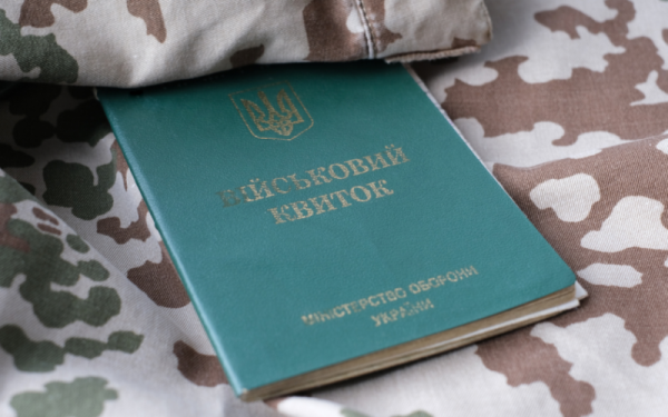 Як українці за кордоном можуть стати на військовий облік – у Раді пояснили