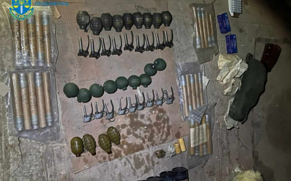 Гранати, запали, тротил: на Буковині судитимуть власника підпільного арсеналу