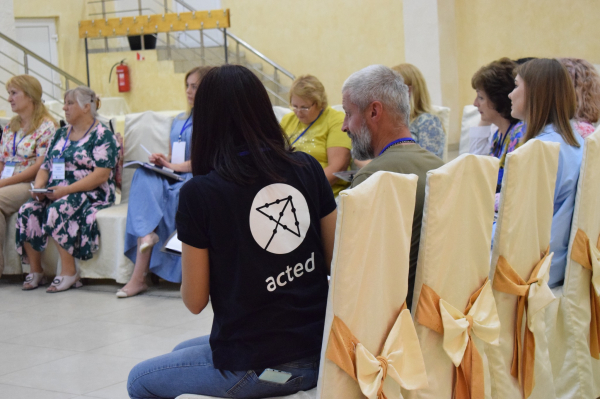 Представники місцевої влади та фахівці, які працюють з ВПО, взяли участь у тренінгу від Міжнародної неурядової організації «ACTED»