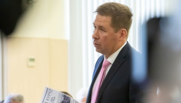 Верховний Суд переніс на 19 серпня розгляд позову Порошенка щодо санкцій РНБО