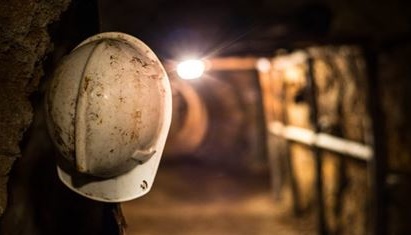 Аварія на шахті у Канаді: троє людей заблоковані під землею