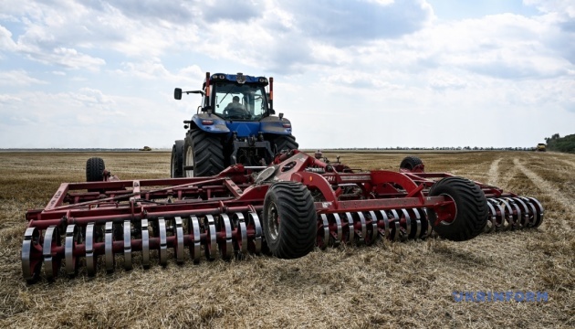 Українські аграрії зібрали понад 33 мільйони тонн зерна