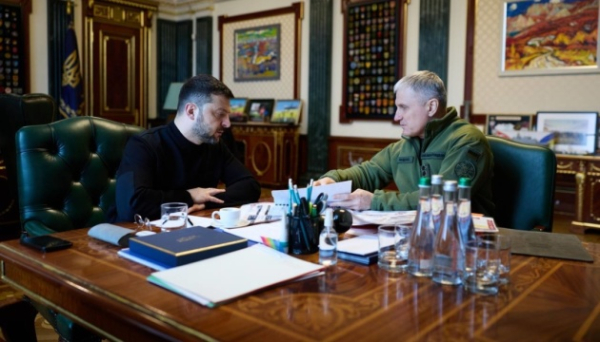 Зеленський заслухав керівника СЗР: Знаємо про російські плани у Білорусі, партнерів попередять