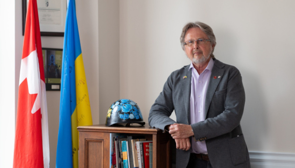 Канадський сенатор закликає активізувати професійні обміни з Україною