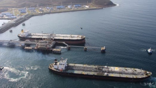 Росія пропонує Індії ще більшу знижку на нафту після санкцій США – Bloomberg