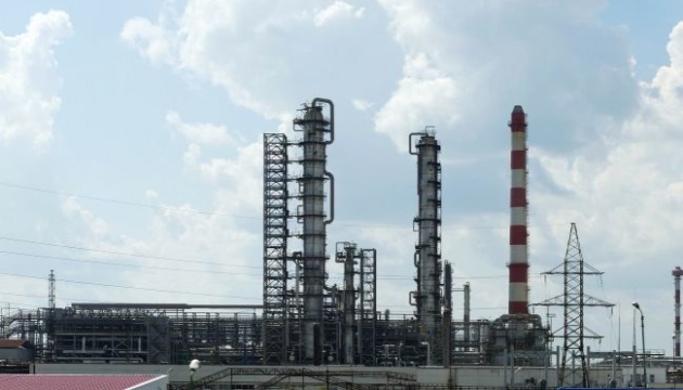 Рязанський НПЗ призупинив роботу після атаки дрона – Reuters