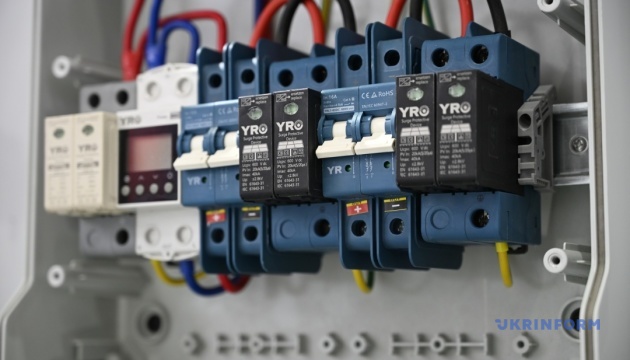 Росія атакувала енергетичну інфраструктуру, у низці областей – аварійні відключення світла