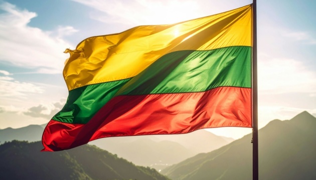 Литва призупинила транзит залізницею вантажів «Лукойлу» до Калінінграда через санкції