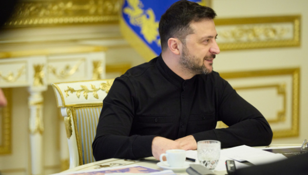 Зеленський заявив, що не планує відправляти Сирського у відставку