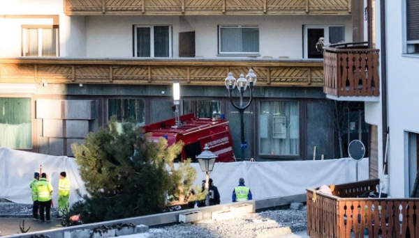 Смертельну пожежу на курорті у Швейцарії міг спричинити бенгальський вогонь